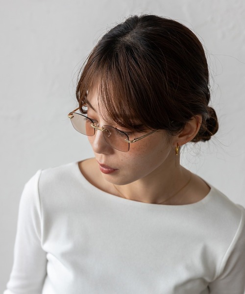 VitaFelice（ヴィータフェリーチェ）の「スリムフレーム UVカットサングラス リムレスメガネ 眼鏡 リムレスサングラス（サングラス・レディース・ライトグレー系1/ブラウン系/シルバー系1/シャンパン/ゴールド系2/ライトグレー系2/シルバー系2/ゴールド系1・FREE）」の16枚目の写真