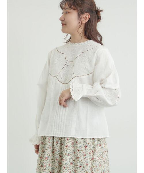 TSUHARU by Samansa Mos2（ツハルバイサマンサモスモス）の「ドビーカットワーク刺繍ブラウス（シャツ/ブラウス・レディース・オフホワイト/イエロー/グレー・F）」の2枚目の写真