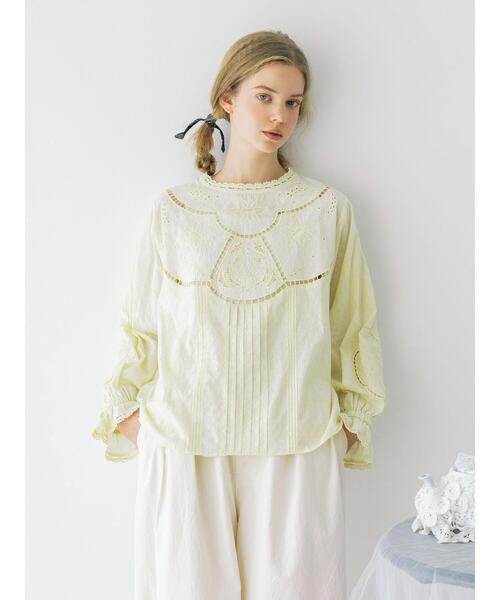 TSUHARU by Samansa Mos2（ツハルバイサマンサモスモス）の「ドビーカットワーク刺繍ブラウス（シャツ/ブラウス・レディース・オフホワイト/イエロー/グレー・F）」の3枚目の写真