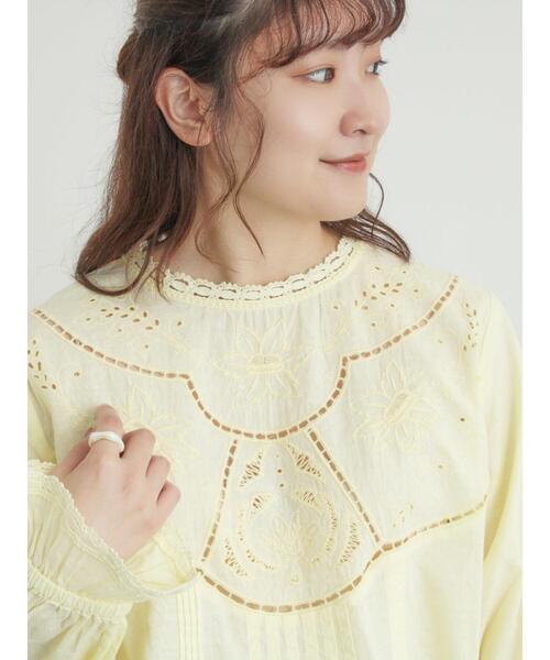 TSUHARU by Samansa Mos2（ツハルバイサマンサモスモス）の「ドビーカットワーク刺繍ブラウス（シャツ/ブラウス・レディース・オフホワイト/イエロー/グレー・F）」の14枚目の写真