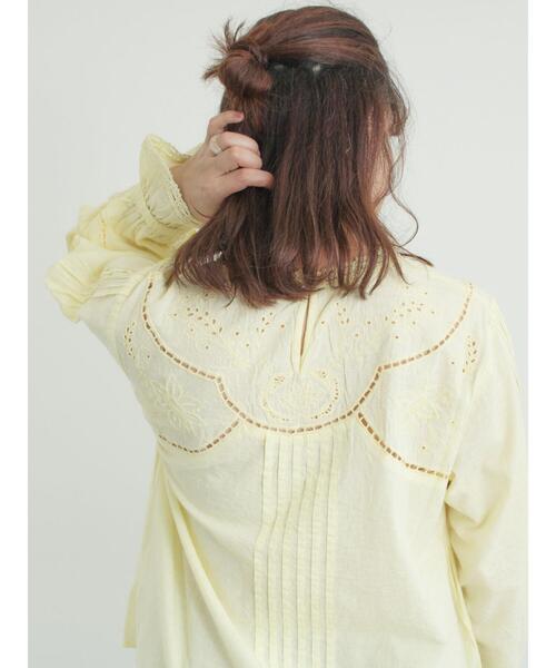 TSUHARU by Samansa Mos2（ツハルバイサマンサモスモス）の「ドビーカットワーク刺繍ブラウス（シャツ/ブラウス・レディース・オフホワイト/イエロー/グレー・F）」の16枚目の写真