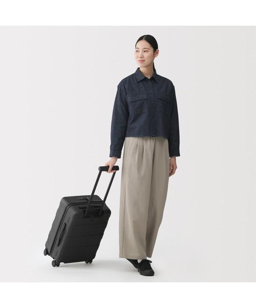 無印良品(ムジルシリョウヒン)の「バーを自由に調節できる フロントオープンキャリーケース(32L)(スーツケース/キャリーバッグ・レディース・ベージュ/ブラック・FREE)」の3枚目の写真