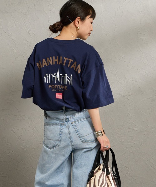 Manhattan Portage（マンハッタンポーテージ）の「[MANHATTAN PORTAGE/マンハッタンポーテージ] 別注 アーチプリント Tシャツ（Tシャツ/カットソー・レディース・ホワイト/ネイビー・XL/L/M/S）」の10枚目の写真