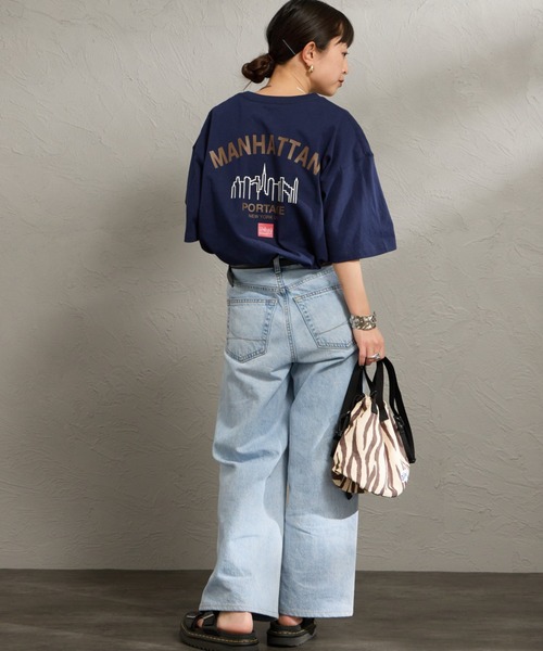 Manhattan Portage（マンハッタンポーテージ）の「[MANHATTAN PORTAGE/マンハッタンポーテージ] 別注 アーチプリント Tシャツ（Tシャツ/カットソー・レディース・ホワイト/ネイビー・XL/L/M/S）」の14枚目の写真