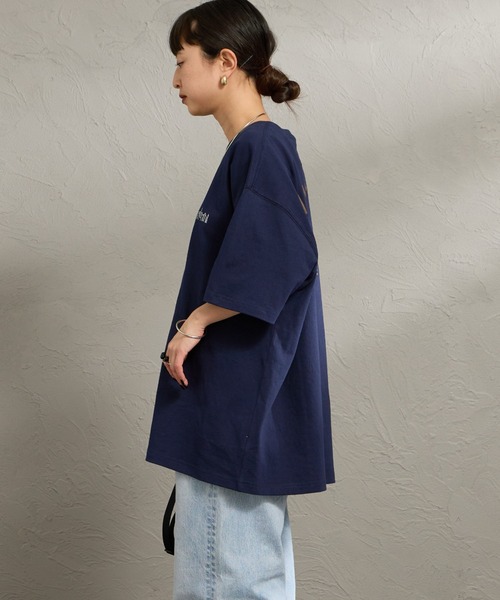 Manhattan Portage（マンハッタンポーテージ）の「[MANHATTAN PORTAGE/マンハッタンポーテージ] 別注 アーチプリント Tシャツ（Tシャツ/カットソー・レディース・ホワイト/ネイビー・XL/L/M/S）」の5枚目の写真