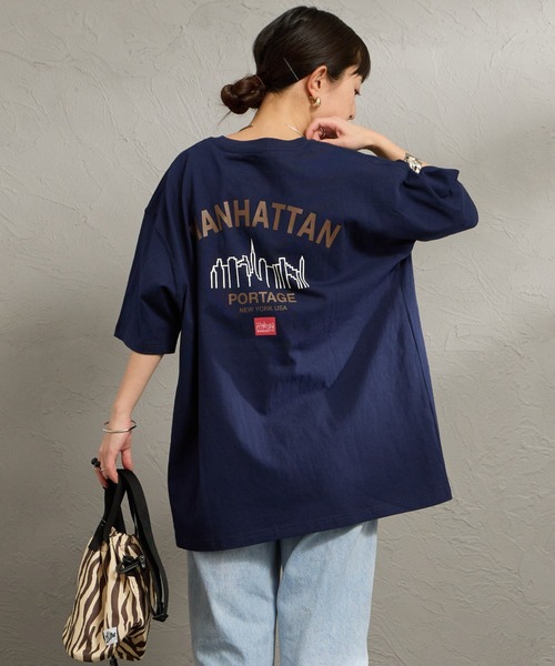 Manhattan Portage（マンハッタンポーテージ）の「[MANHATTAN PORTAGE/マンハッタンポーテージ] 別注 アーチプリント Tシャツ（Tシャツ/カットソー・レディース・ホワイト/ネイビー・XL/L/M/S）」の7枚目の写真