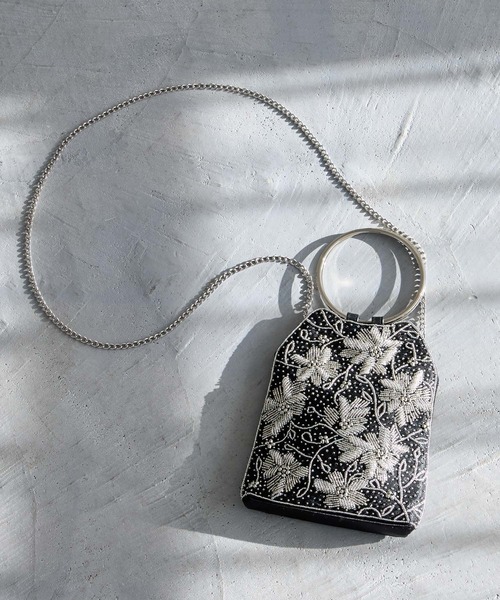 Andemiu(アンデミュウ)の「ビーズリングバック639655(ハンドバッグ・レディース・ライトグレー/ブラック/グレー系その他・FREE)」の2枚目の写真