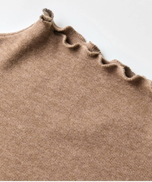 Forcement(フォースメント)の「ほどよい華やぎのモックネックフリルトップス フリル レイヤード ジャケットスタイル インナー ジャケットコーデ トップス 春服 セレモニー フォーマル ビジネス 就活 シアー素材 伸縮性 オフィスカジュアル(Tシャツ/カットソー・レディース・クリーム/ブラック/ライトグレー/ホワイト・FREE)」の12枚目の写真