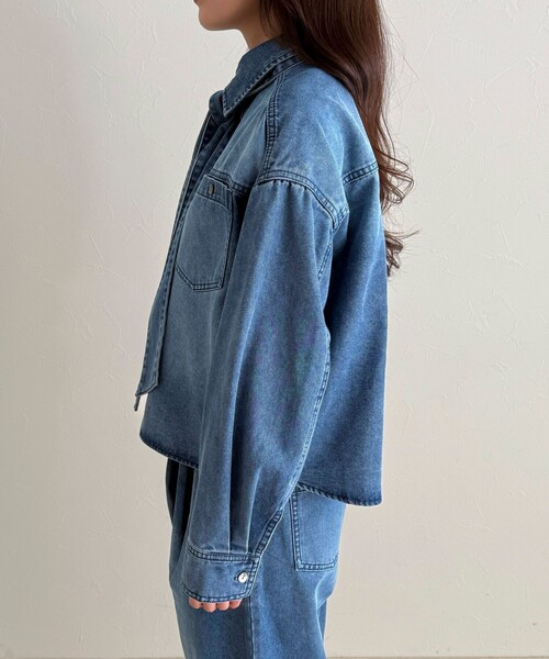 fredy emue（フレディエミュ）の「《セットアップ対応》デニムボウタイクロップドシャツ（シャツ/ブラウス・レディース・ブルー/カーキ・38）」の3枚目の写真