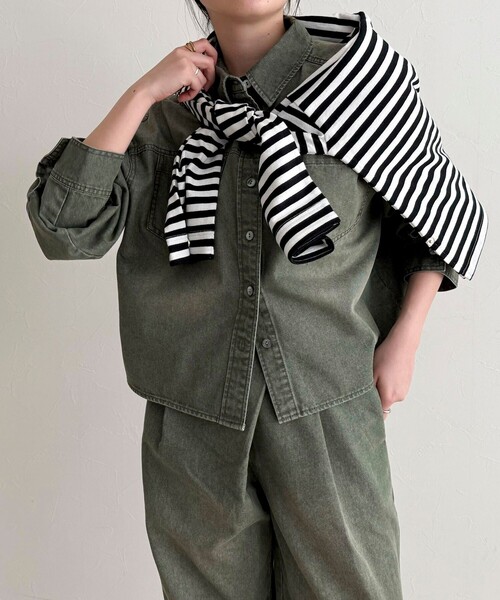 fredy emue（フレディエミュ）の「《セットアップ対応》デニムボウタイクロップドシャツ（シャツ/ブラウス・レディース・ブルー/カーキ・38）」の13枚目の写真