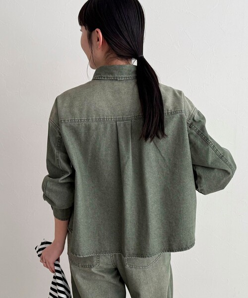 fredy emue（フレディエミュ）の「《セットアップ対応》デニムボウタイクロップドシャツ（シャツ/ブラウス・レディース・ブルー/カーキ・38）」の16枚目の写真