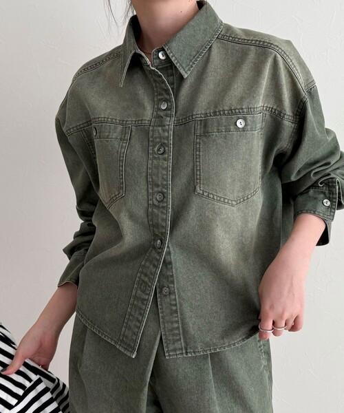 fredy emue（フレディエミュ）の「《セットアップ対応》デニムボウタイクロップドシャツ（シャツ/ブラウス・レディース・ブルー/カーキ・38）」の17枚目の写真
