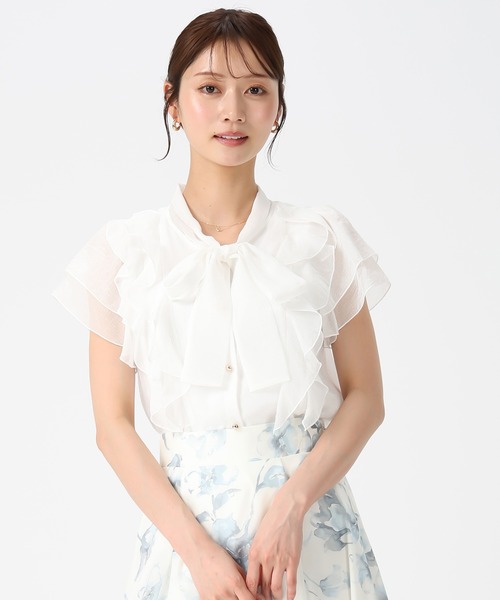 MISCH MASCH（ミッシュマッシュ）の「2026春夏新作 ボウタイフリルシアーラメブラウス（シャツ/ブラウス・レディース・グリーン/ホワイト/ブルー・ﾌﾘ-）」の4枚目の写真