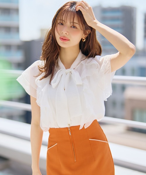 MISCH MASCH(ミッシュマッシュ)の「2026春夏新作 ボウタイフリルシアーラメブラウス(シャツ/ブラウス・レディース・グリーン/ホワイト/ブルー・フリ-)」の22枚目の写真