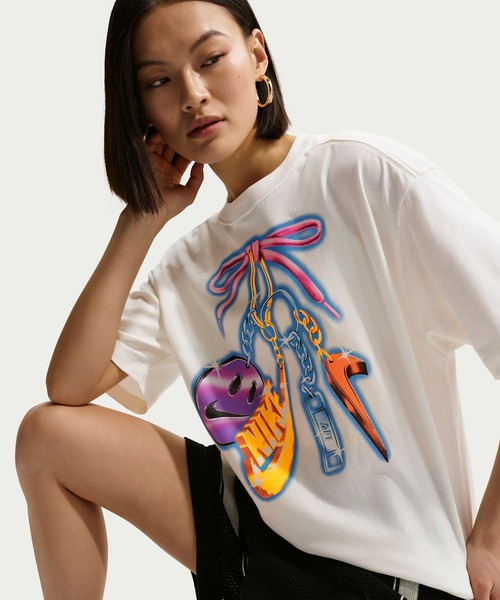 NIKE(ナイキ)の「NIKE AS WMNS NSW CLASSIC OS OC11 TEE / ナイキ ウィメンズ NSW クラシック OS OC11 T-シャツ 【SP】(Tシャツ/カットソー・レディース・ブラック/ホワイト・S/M/L)」の3枚目の写真