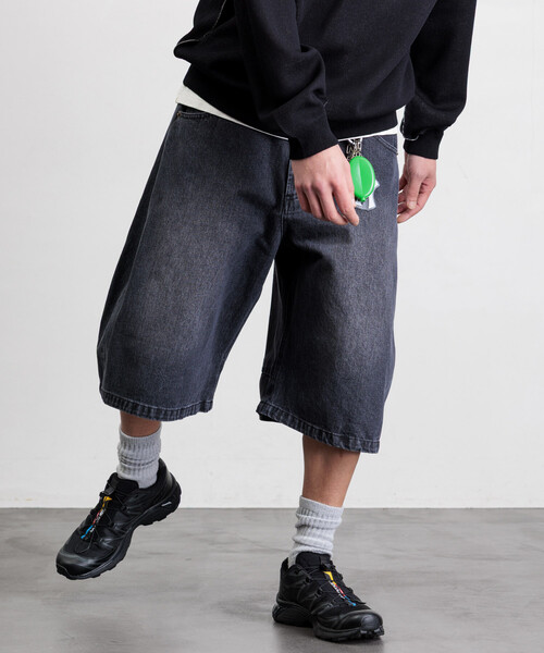 FREAK'S STORE(フリークスストア)の「FREAK’S STORE/フリークスストア ワイドシルエット ワンウォッシュ カーブデニム クロップド ショートパンツ(その他パンツ・メンズ・ライトグレー/ブラック/ネイビー/ブルー・SMALL/MEDIUM/LARGE)」の12枚目の写真