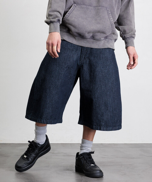 FREAK'S STORE(フリークスストア)の「FREAK’S STORE/フリークスストア ワイドシルエット ワンウォッシュ カーブデニム クロップド ショートパンツ(その他パンツ・メンズ・ライトグレー/ブラック/ネイビー/ブルー・SMALL/MEDIUM/LARGE)」の17枚目の写真