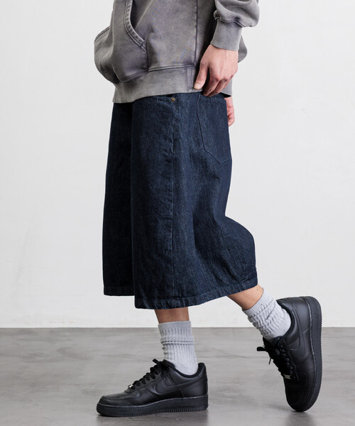 FREAK'S STORE(フリークスストア)の「FREAK’S STORE/フリークスストア ワイドシルエット ワンウォッシュ カーブデニム クロップド ショートパンツ(その他パンツ・メンズ・ライトグレー/ブラック/ネイビー/ブルー・SMALL/MEDIUM/LARGE)」の18枚目の写真