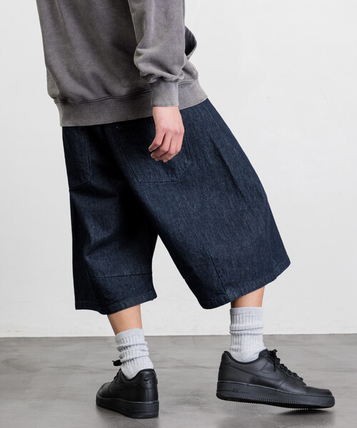 FREAK'S STORE(フリークスストア)の「FREAK’S STORE/フリークスストア ワイドシルエット ワンウォッシュ カーブデニム クロップド ショートパンツ(その他パンツ・メンズ・ライトグレー/ブラック/ネイビー/ブルー・SMALL/MEDIUM/LARGE)」の19枚目の写真