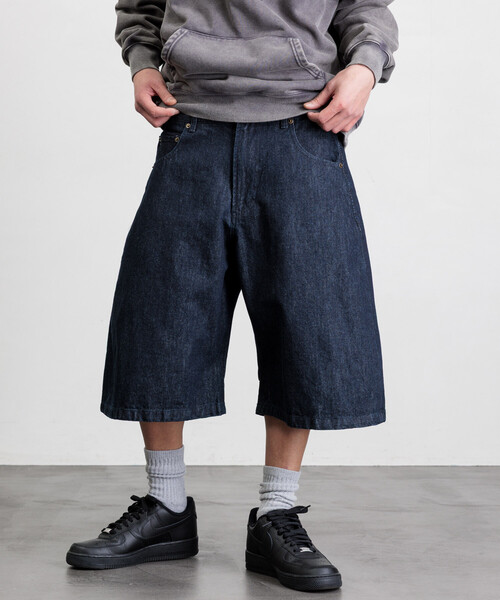 FREAK'S STORE(フリークスストア)の「FREAK’S STORE/フリークスストア ワイドシルエット ワンウォッシュ カーブデニム クロップド ショートパンツ(その他パンツ・メンズ・ライトグレー/ブラック/ネイビー/ブルー・SMALL/MEDIUM/LARGE)」の21枚目の写真