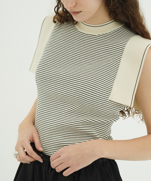 CLANE(クラネ)の「SQUARE SLEEVE KNIT TOPS(ニット/セーター・レディース・チャコールグレー/ブルー/ホワイト系/ホワイト・1/2)」の3枚目の写真