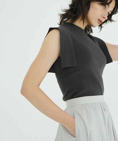 CLANE(クラネ)の「SQUARE SLEEVE KNIT TOPS(ニット/セーター・レディース・チャコールグレー/ブルー/ホワイト系/ホワイト・1/2)」の1枚目の写真
