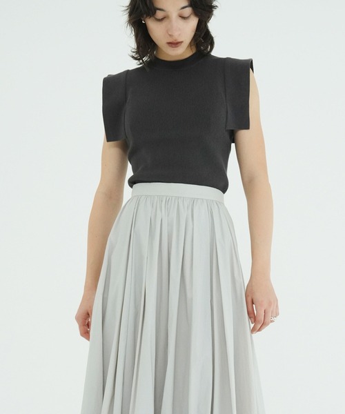 CLANE(クラネ)の「SQUARE SLEEVE KNIT TOPS(ニット/セーター・レディース・チャコールグレー/ブルー/ホワイト系/ホワイト・1/2)」の9枚目の写真