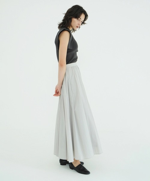 CLANE(クラネ)の「SQUARE SLEEVE KNIT TOPS(ニット/セーター・レディース・チャコールグレー/ブルー/ホワイト系/ホワイト・1/2)」の13枚目の写真