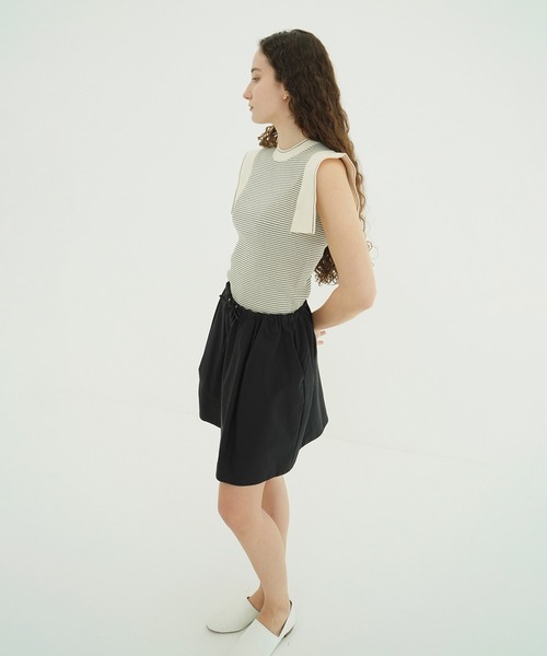 CLANE(クラネ)の「SQUARE SLEEVE KNIT TOPS(ニット/セーター・レディース・チャコールグレー/ブルー/ホワイト系/ホワイト・1/2)」の8枚目の写真