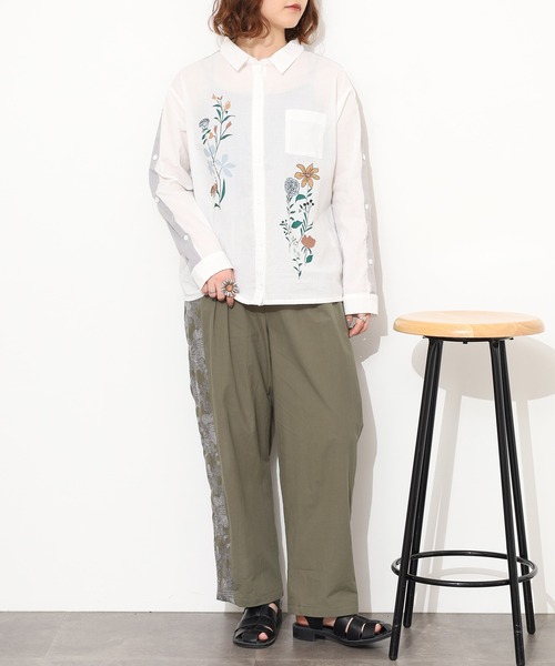 Emago(イマゴ)の「EMAGO ボタン付き配色プリントシャツ 長袖(シャツ/ブラウス・レディース・ホワイト/ピンク/ネイビー・FREE)」の9枚目の写真