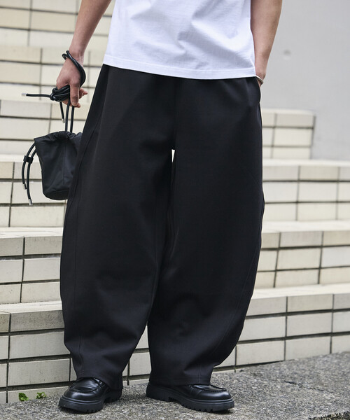 FREAK'S STORE(フリークスストア)の「<接触冷感>ワイドシルエット クールタッチ バレルレッグ スウェットパンツ 限定展開(その他パンツ・メンズ・ブラック/ダークグレー/チャコールグレー・SMALL/MEDIUM/LARGE)」の9枚目の写真