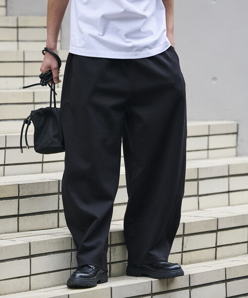 FREAK'S STORE(フリークスストア)の「<接触冷感>ワイドシルエット クールタッチ バレルレッグ スウェットパンツ 限定展開(その他パンツ・メンズ・ブラック/ダークグレー/チャコールグレー・SMALL/MEDIUM/LARGE)」の10枚目の写真