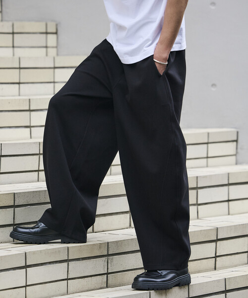 FREAK'S STORE(フリークスストア)の「<接触冷感>ワイドシルエット クールタッチ バレルレッグ スウェットパンツ 限定展開(その他パンツ・メンズ・ブラック/ダークグレー/チャコールグレー・SMALL/MEDIUM/LARGE)」の11枚目の写真