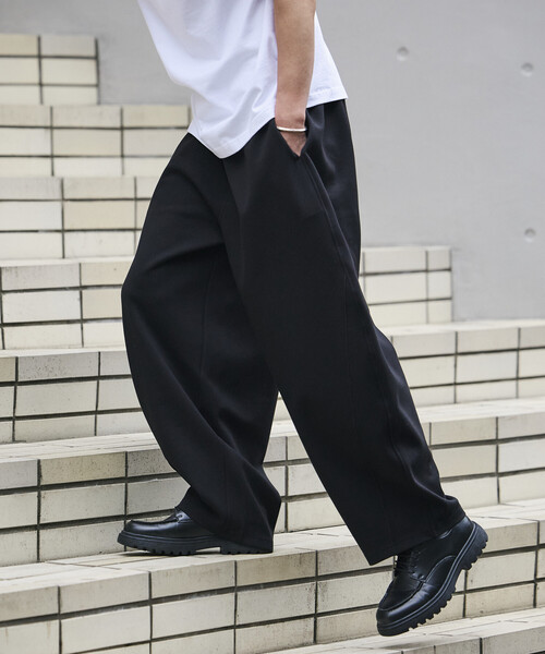 FREAK'S STORE(フリークスストア)の「<接触冷感>ワイドシルエット クールタッチ バレルレッグ スウェットパンツ 限定展開(その他パンツ・メンズ・ブラック/ダークグレー/チャコールグレー・SMALL/MEDIUM/LARGE)」の12枚目の写真