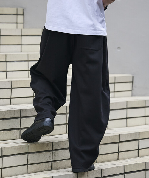 FREAK'S STORE(フリークスストア)の「<接触冷感>ワイドシルエット クールタッチ バレルレッグ スウェットパンツ 限定展開(その他パンツ・メンズ・ブラック/ダークグレー/チャコールグレー・SMALL/MEDIUM/LARGE)」の13枚目の写真