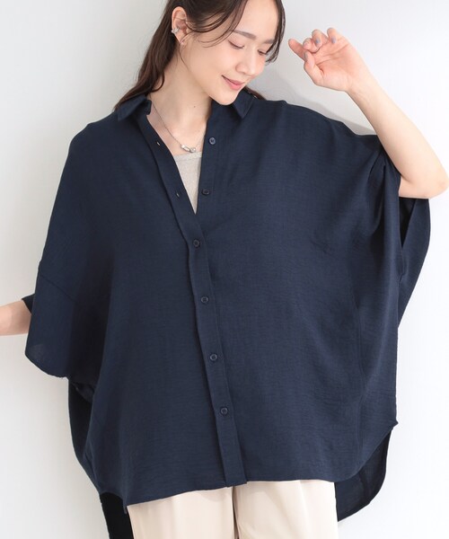 SHOO・LA・RUE(シューラルー)の「【洗濯後しわになりにくい/体型カバー】きちんとゆるっと 大人の抜け感 ポンチョ風カラーシャツ(シャツ/ブラウス・レディース・ネイビー/ベージュ/グリーン/ライトブルー/イエロー系その他/チャコールグレー/グレー・00)」の6枚目の写真