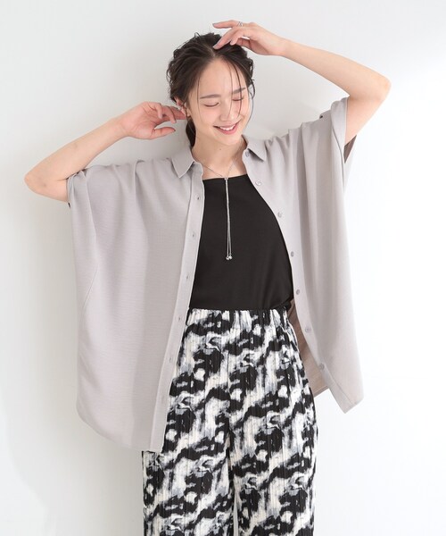 SHOO・LA・RUE(シューラルー)の「【洗濯後しわになりにくい/体型カバー】きちんとゆるっと 大人の抜け感 ポンチョ風カラーシャツ(シャツ/ブラウス・レディース・ネイビー/ベージュ/グリーン/ライトブルー/イエロー系その他/チャコールグレー/グレー・00)」の10枚目の写真
