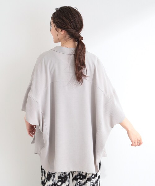 SHOO・LA・RUE(シューラルー)の「【洗濯後しわになりにくい/体型カバー】きちんとゆるっと 大人の抜け感 ポンチョ風カラーシャツ(シャツ/ブラウス・レディース・ネイビー/ベージュ/グリーン/ライトブルー/イエロー系その他/チャコールグレー/グレー・00)」の11枚目の写真