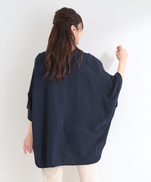 SHOO・LA・RUE(シューラルー)の「【洗濯後しわになりにくい/体型カバー】きちんとゆるっと 大人の抜け感 ポンチョ風カラーシャツ(シャツ/ブラウス・レディース・ネイビー/ベージュ/グリーン/ライトブルー/イエロー系その他/チャコールグレー/グレー・00)」の15枚目の写真