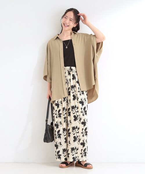 SHOO・LA・RUE(シューラルー)の「【洗濯後しわになりにくい/体型カバー】きちんとゆるっと 大人の抜け感 ポンチョ風カラーシャツ(シャツ/ブラウス・レディース・ネイビー/ベージュ/グリーン/ライトブルー/イエロー系その他/チャコールグレー/グレー・00)」の20枚目の写真