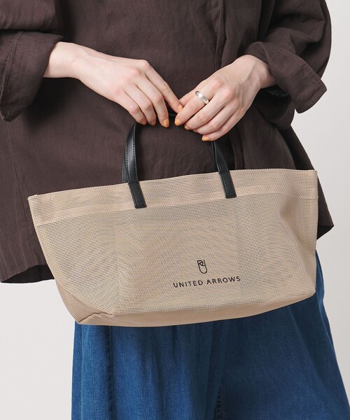 UNITED ARROWS(ユナイテッドアローズ)の「コンビ メッシュ トートバッグ L(トートバッグ・レディース・ブラック/グレー系/ベージュ/ネイビー・FREE)」の8枚目の写真