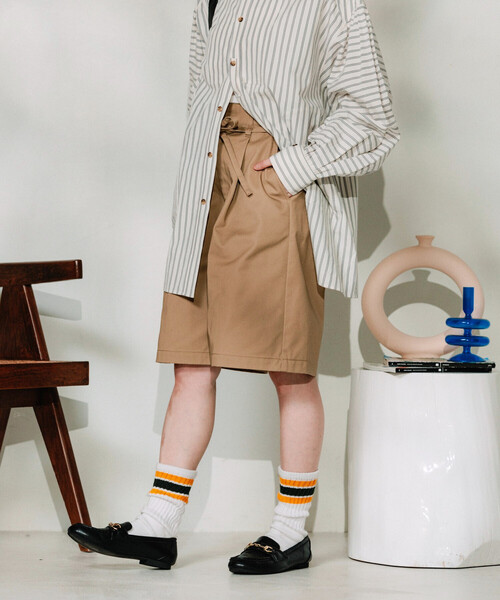 FREAK'S STORE(フリークスストア)の「RED KAP × FREAK'S STORE/レッドキャップ 別注 紐付き タックハーフパンツ(チノパンツ・レディース・サックスブルー/ブラック/ベージュ/ブラック系その他・MEDIUM/SMALL)」の4枚目の写真