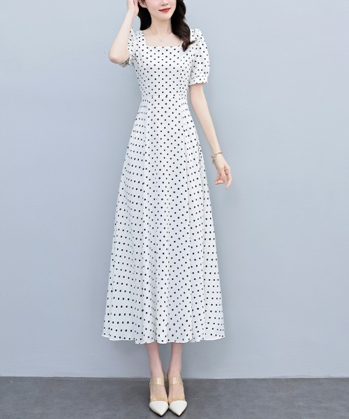 AMAJI(アマジ)の「ドット柄 ウエスト切替 ロングワンピース(ワンピース・レディース・ホワイト/ブラック・MEDIUM/X-LARGE/LARGE)」の3枚目の写真