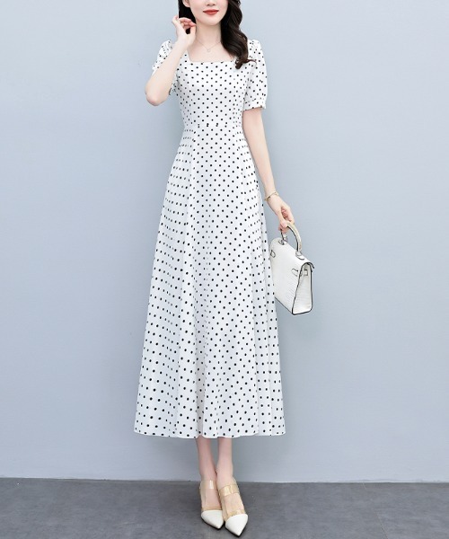 AMAJI(アマジ)の「ドット柄 ウエスト切替 ロングワンピース(ワンピース・レディース・ホワイト/ブラック・MEDIUM/X-LARGE/LARGE)」の4枚目の写真