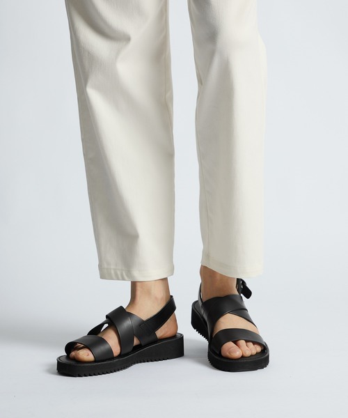 LANVIN en Bleu(ランバンオンブルー)の「日本製 軽量 シャークソール レザーサンダル(サンダル・メンズ・ブラック/ダークブラウン・MEDIUM/LARGE)」の4枚目の写真