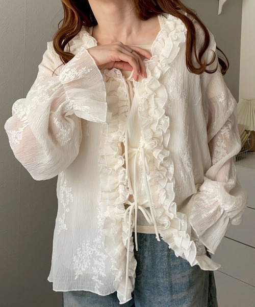 merrylatte(メリーラテ)の「フラワー刺繍 ラッフル レース シアー カーディガン【NOUA】(カーディガン/ボレロ・レディース・アイボリー・FREE)」の1枚目の写真