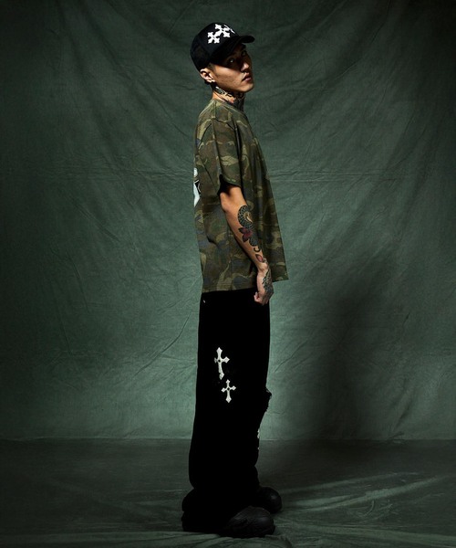 SUPPLIER(サプライヤー)の「SUPPLIER / サプライヤー Camouflage Cross Tee(Tシャツ/カットソー・メンズ・カーキ/グレー・MEDIUM/LARGE)」の8枚目の写真