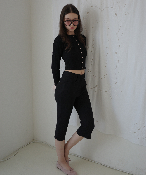 SALON DE YOHN（サロンドヨーン）の「Studded Capri Pants_ Black（その他パンツ・レディース・その他・SMALL/MEDIUM）」の4枚目の写真