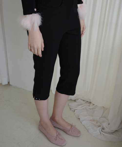 SALON DE YOHN（サロンドヨーン）の「Studded Capri Pants_ Black（その他パンツ・レディース・その他・SMALL/MEDIUM）」の5枚目の写真