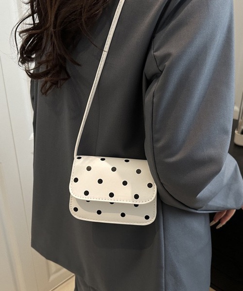 WESTSEA(ウエストシー)の「ドット柄 ミニショルダーバッグ ポシェット(ショルダーバッグ・レディース・ホワイト/ピンク/レッド/ブラック・FREE)」の2枚目の写真